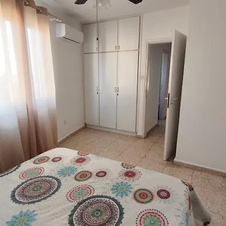 уютная ретро-квартира в пафосе недалеко от моря Apartmán *